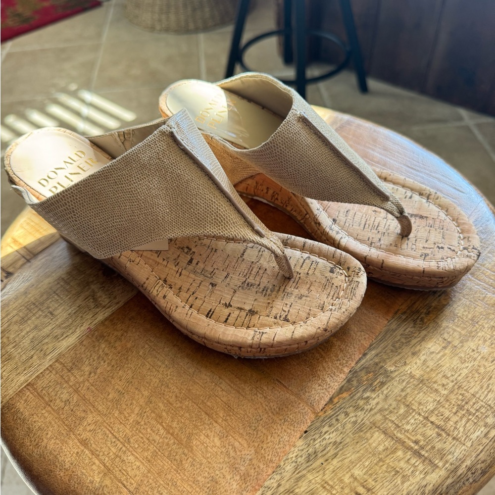 Donald J. Pliner Beige Textured Sandals - Picture 10 of 11